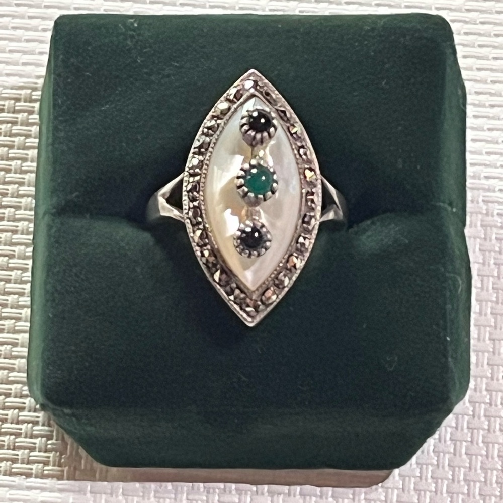 Size 6.5 Vintage Mother of Pearl, Marcasite and Gemstone 925 Silver Ring